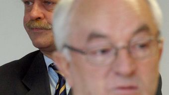 Minister Krzysztof Janik i komendant Antoni Kowalczyk podczas ogłaszania wyników badań