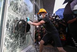 Zamieszki w Hongkongu. Demonstranci szturmują parlament