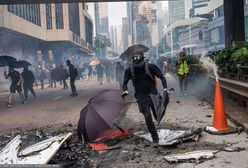 Protesty w Hongkongu. Demonstranci wrzucili do stacji metra koktajle Mołotowa