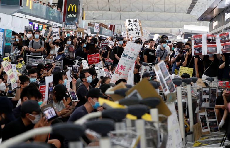 Hongkong. Coraz większy chaos ogarnia metropolię