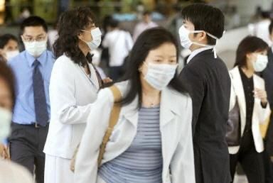 Trybusz: SARS mniej zaraźliwy niż grypa