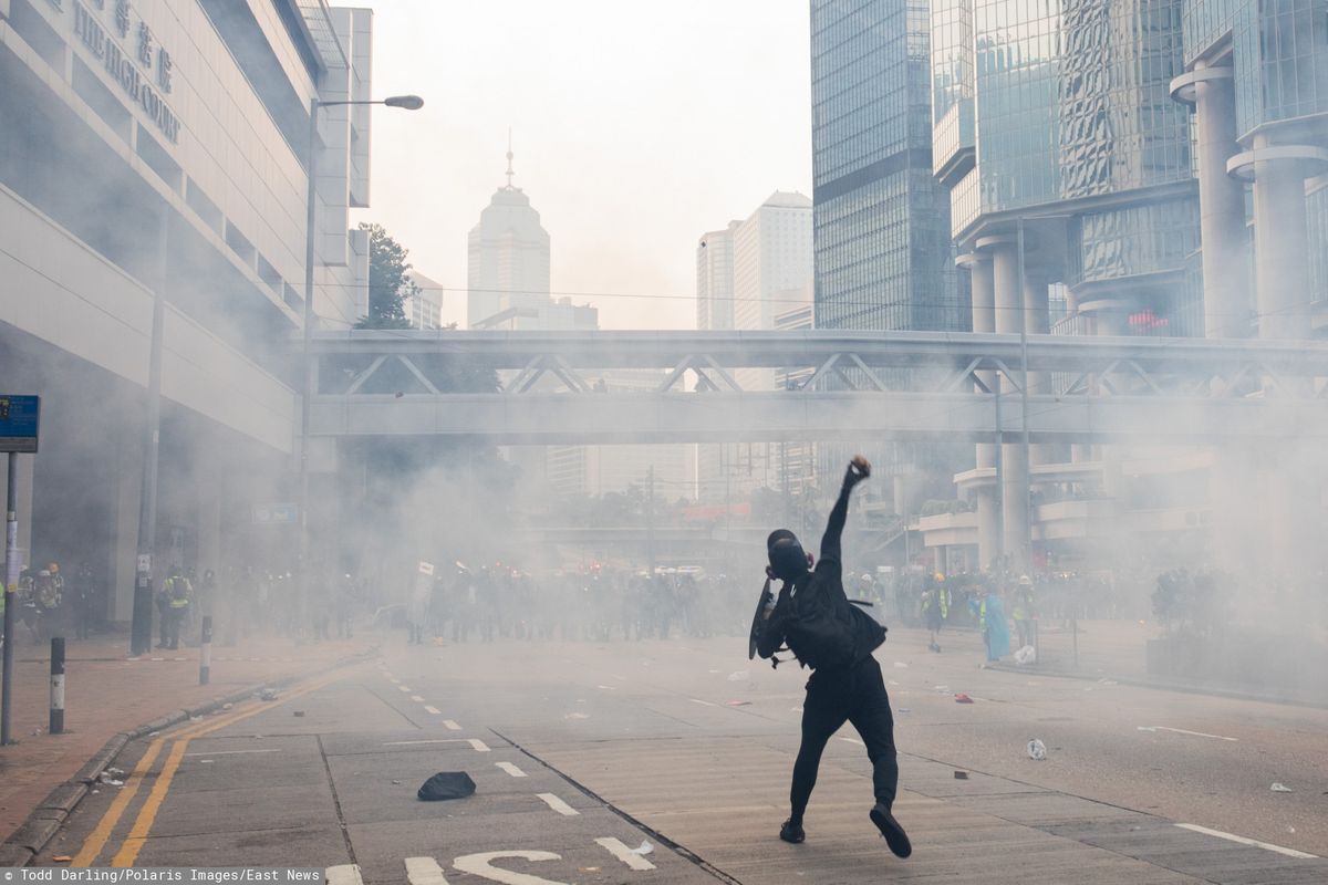 Hongkong. Policja postrzeliła manifestanta, ranny jest w stanie krytycznym