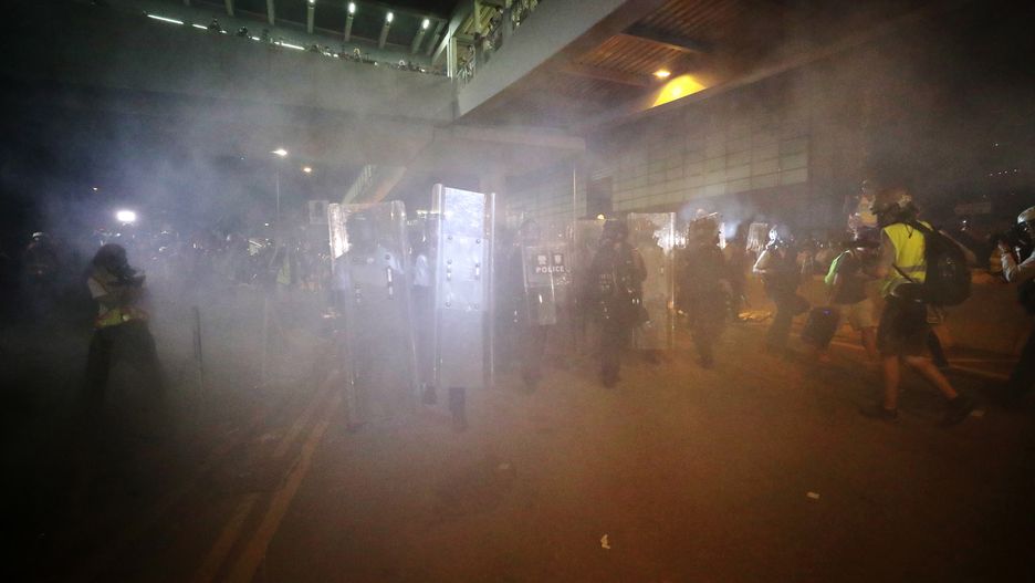 Hongkong. Policja spacyfikowała protestujących przed budynkiem parlamentu