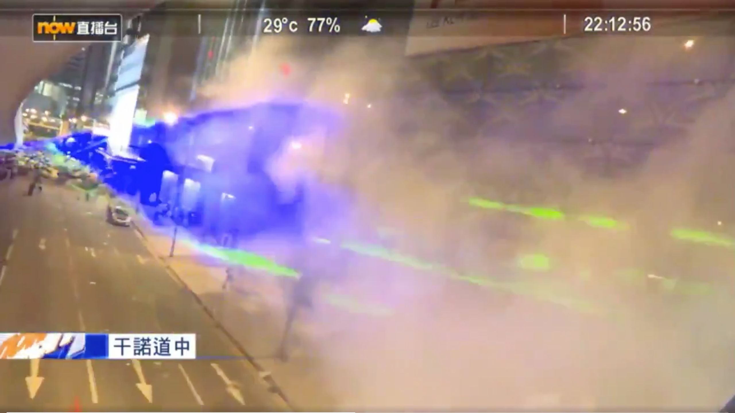 Protestujący w Hongkongu używają laserów, by zmylić kamery