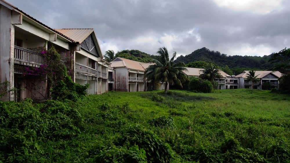 Opuszczony hotel Sheraton stoi nieukończony od końca lat 80.