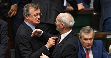 W Sejmie tylko trzy partie. Nowy sondaż