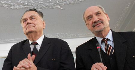 Antoni Macierewicz może nie wybaczyć decyzji o dymisji. "Kaczyński popełnił błąd"
