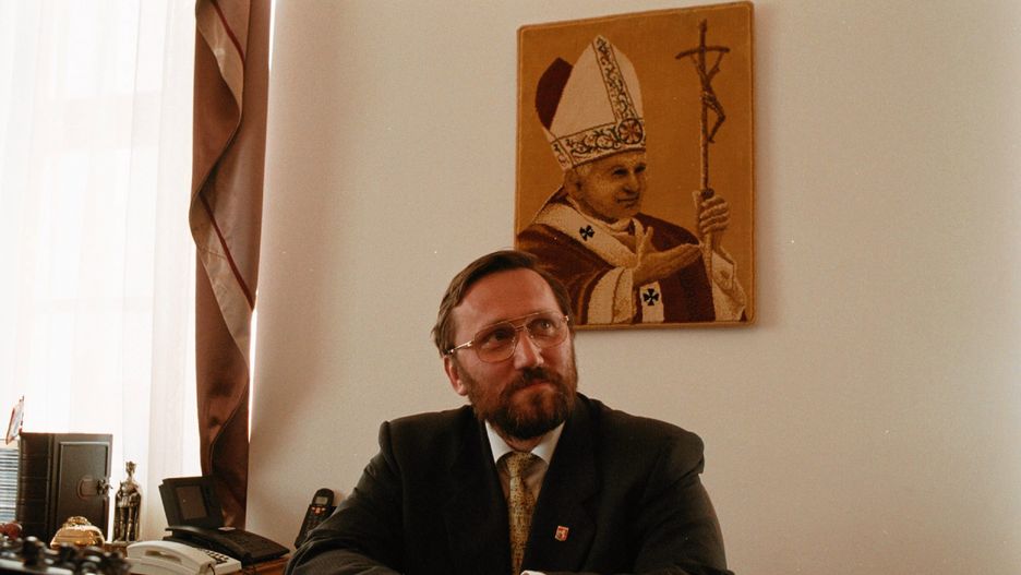 Robert Luśnia jako poseł Ruchu Katolicko-Narodowego, partii Antoniego Macierewicza.