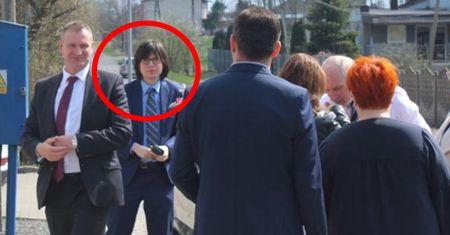 Młody doradca Macierewicza powrócił. Pomaga promować "Piątkę PiS"