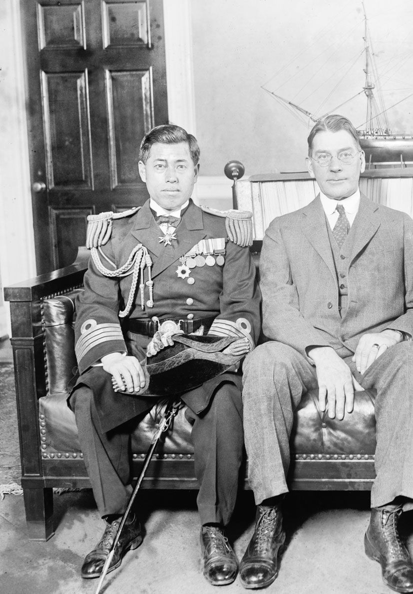 Isoroku Yamamoto z amerykańskim Sekretarzem Marynarki Wojennej, Curtisem D. Wilburem 