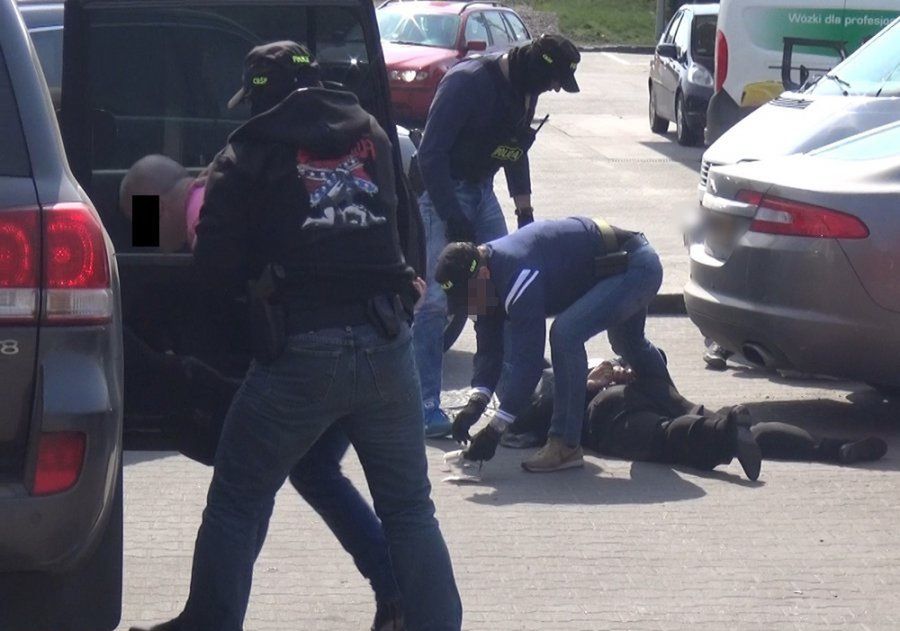Zasadzka na handlarzy bronią i narkotykami. Spektakularna akcja