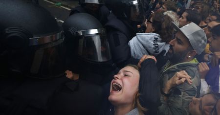 Brutalne sceny w Katalonii. Niektóre filmy wyjątkowo drastyczne