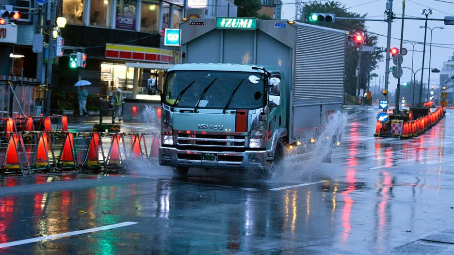 Lan przeszedł nad rejonem Tokio
