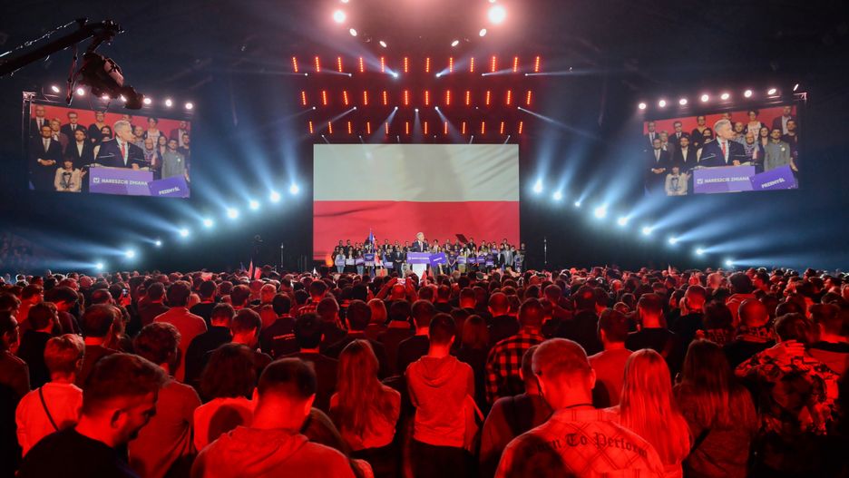 Swoją aktywność polityczną Wiosna Biedronia rozpoczęła od imponującej konwencji. To wywołało pytania o źródła finansowania.