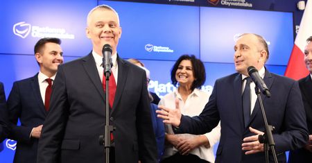 Grzegorz Schetyna nie startuje w wyborach na szefa PO. Internauci reagują