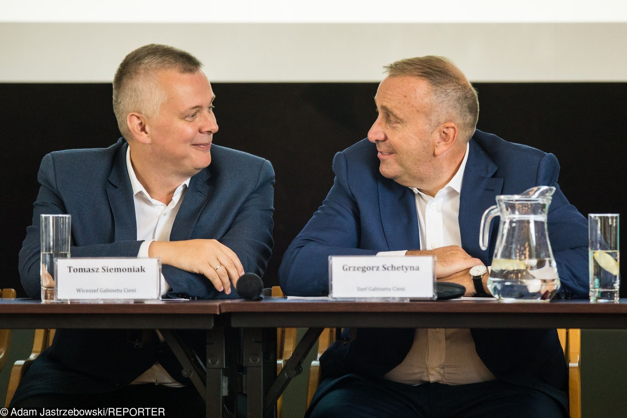 Wiceprzewodniczący Platformy Obywatelskiej, Tomasz Siemoniak (L) i szef PO, Grzegorz Schetyna (P)