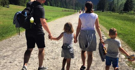 Blogerka wjechała konnym wozem na Morskie Oko. Obrońcy zwierząt oburzeni