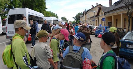 Dzieciom szkoda czasu na kolonie na plaży. Dziś królują "wyjazdy dla ambitnych"