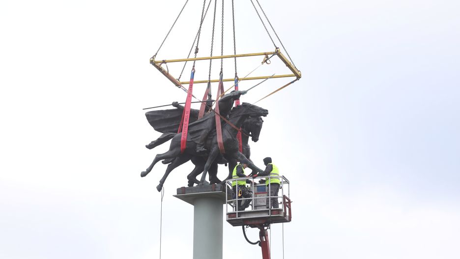 W środę konie wrócą na cokół. 