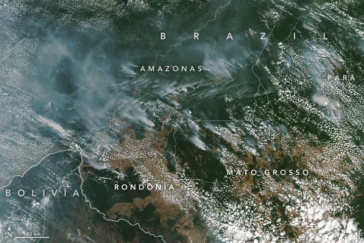 Dym z amazońskich pożarów wyraźnie widać nawet z kosmosu.
