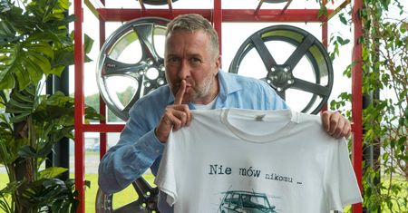 Rafał Sonik kupił sobie nowe auto i pochwalił się nim na Facebooku