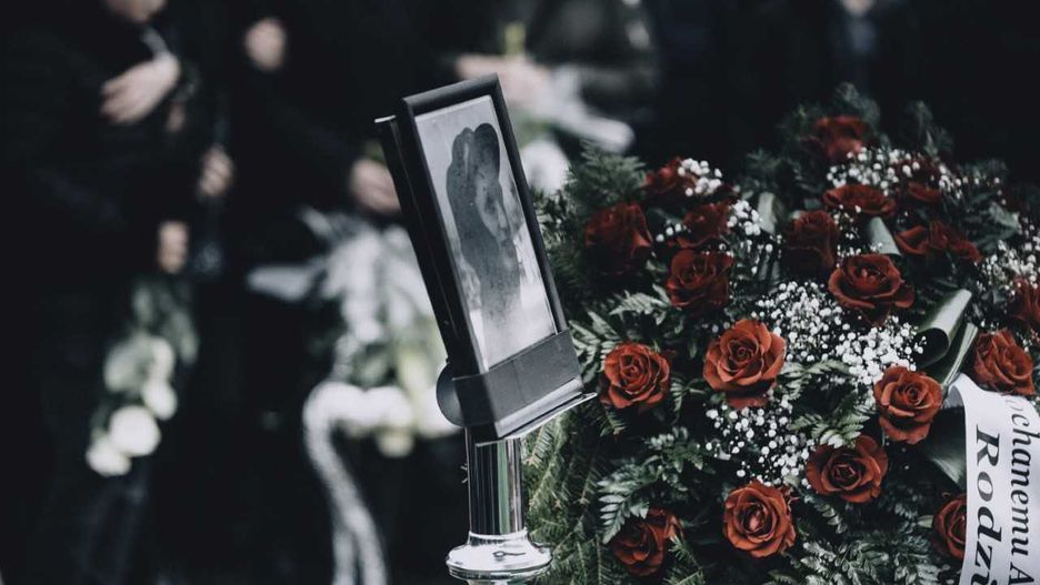 Zdaniem rodziny i bliskich, policjant powinien odpowiadać za zabójstwo 21-letniego Adama C.