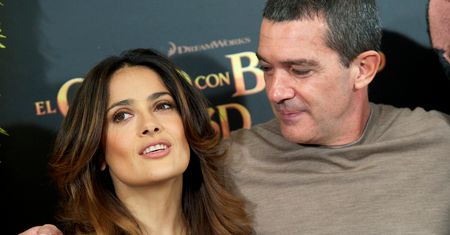"Jestem głęboko zasmucony tymi okropnymi wydarzeniami". Antonio Banderas wspiera Salmę Hayek