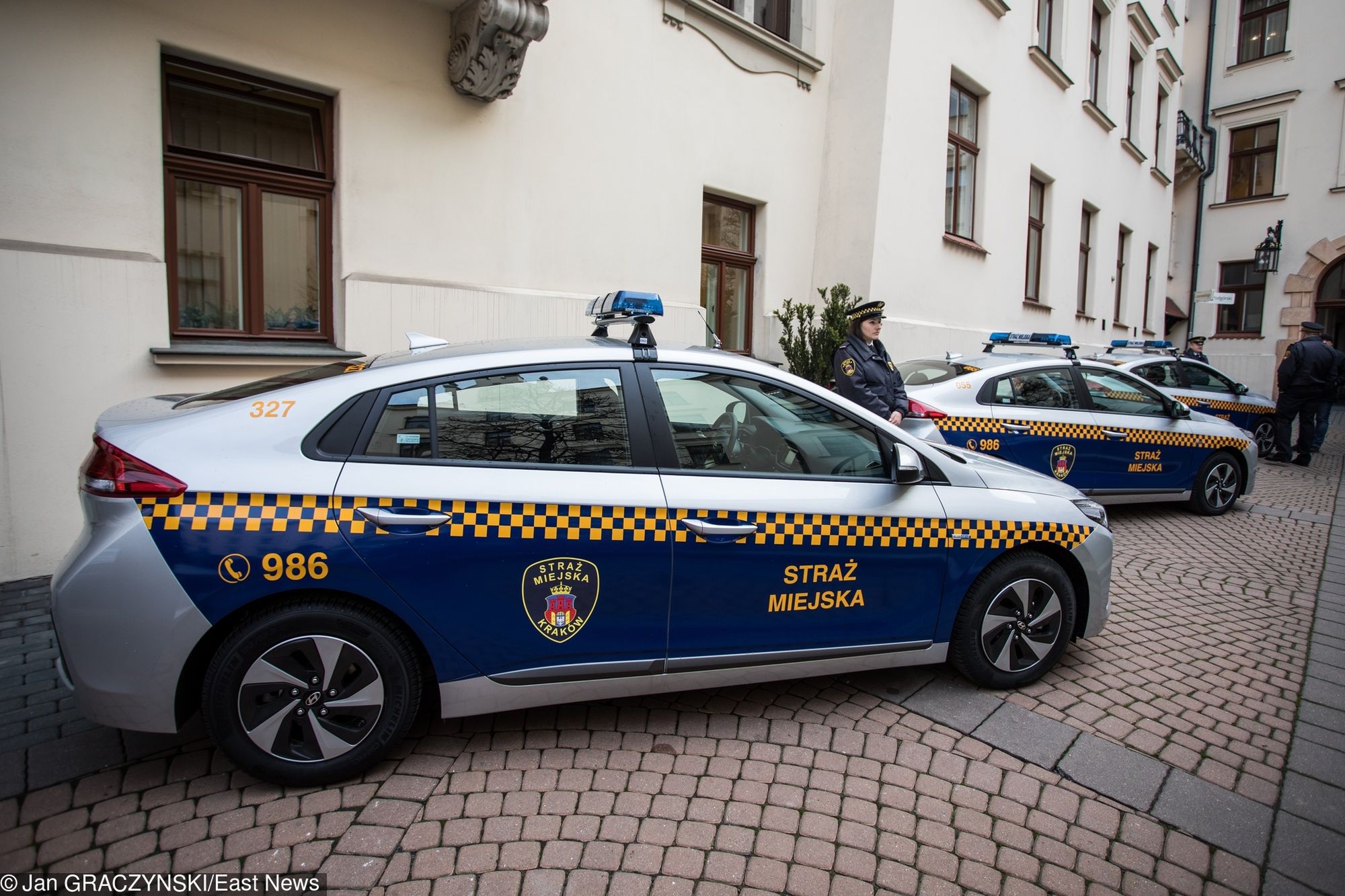 Hyundai Ioniq Hybrid w służbie krakowskiej straży miejskiej 