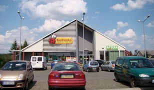 Biedronka i Aldi. UOKiK sprawdzi zasady funkcjonowania parkingów przy sklepach sieci