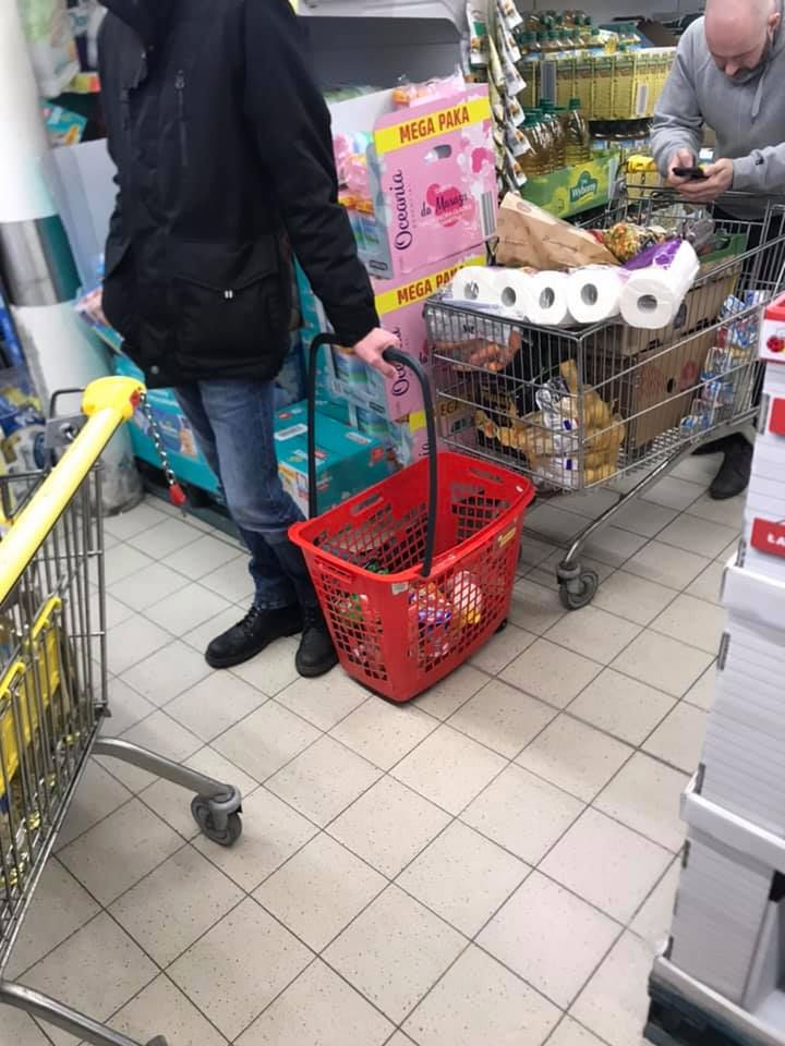 Do kas ustawiają się długie kolejki 