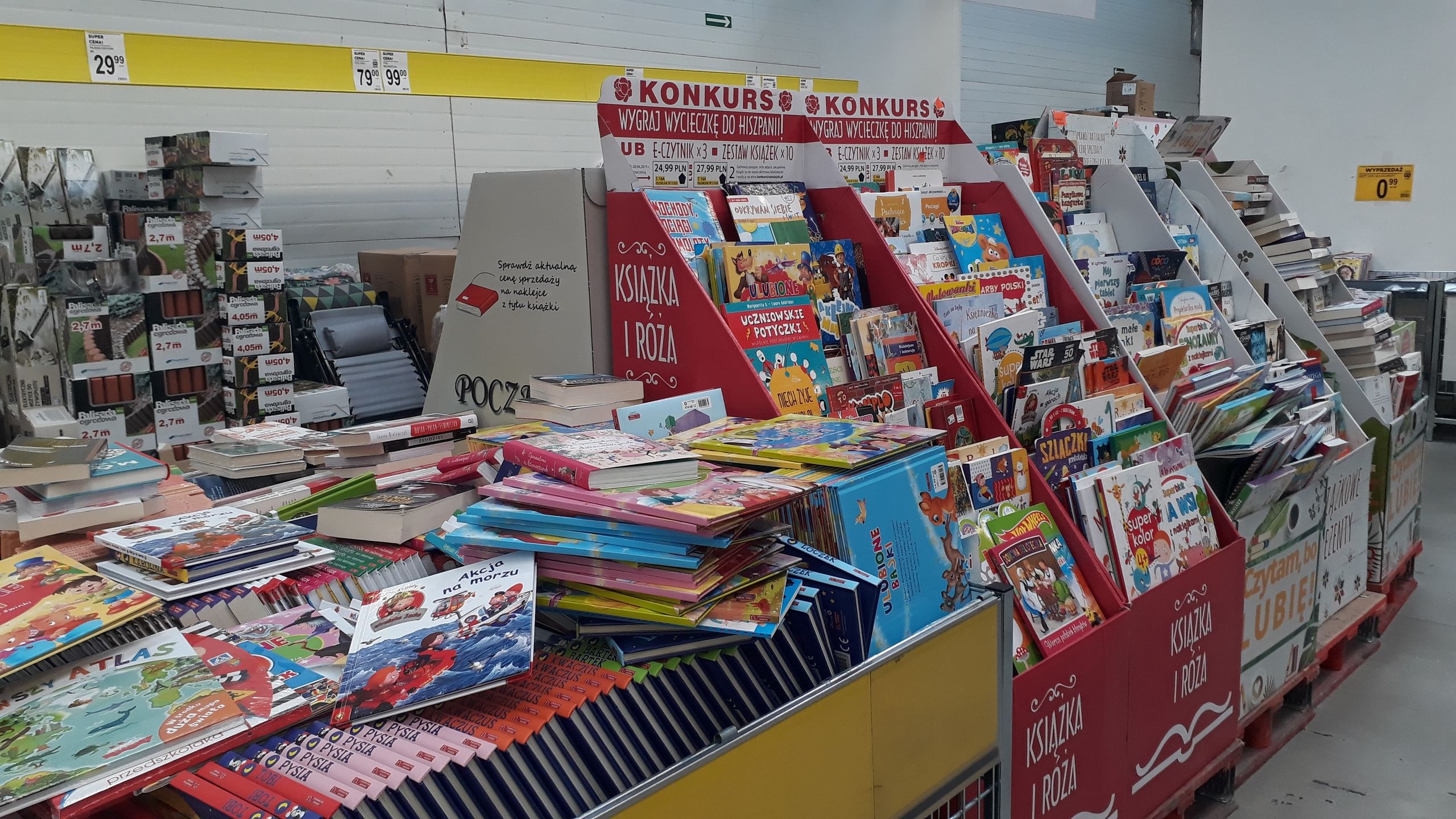 Można tam kupić produkty przecenione nawet o 80 proc. Są to przede wszystkim artykuły przemysłowe i tekstylia. 