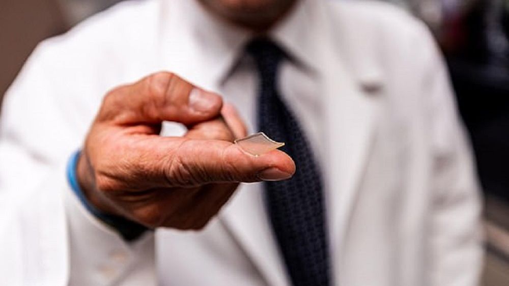 Szczepionka na koronawirusa w postaci plastra z mikroigiełkami