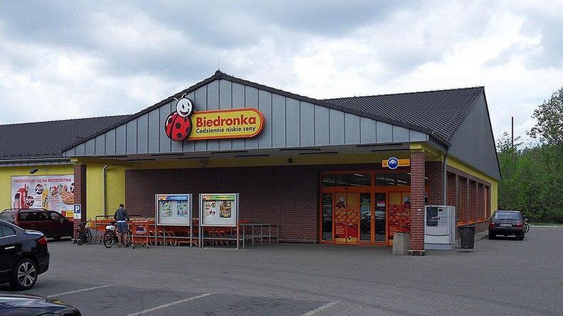 Ograniczenie handlu w niedziele nie pozostało bez wpływu na sprzedaż w Biedronce.