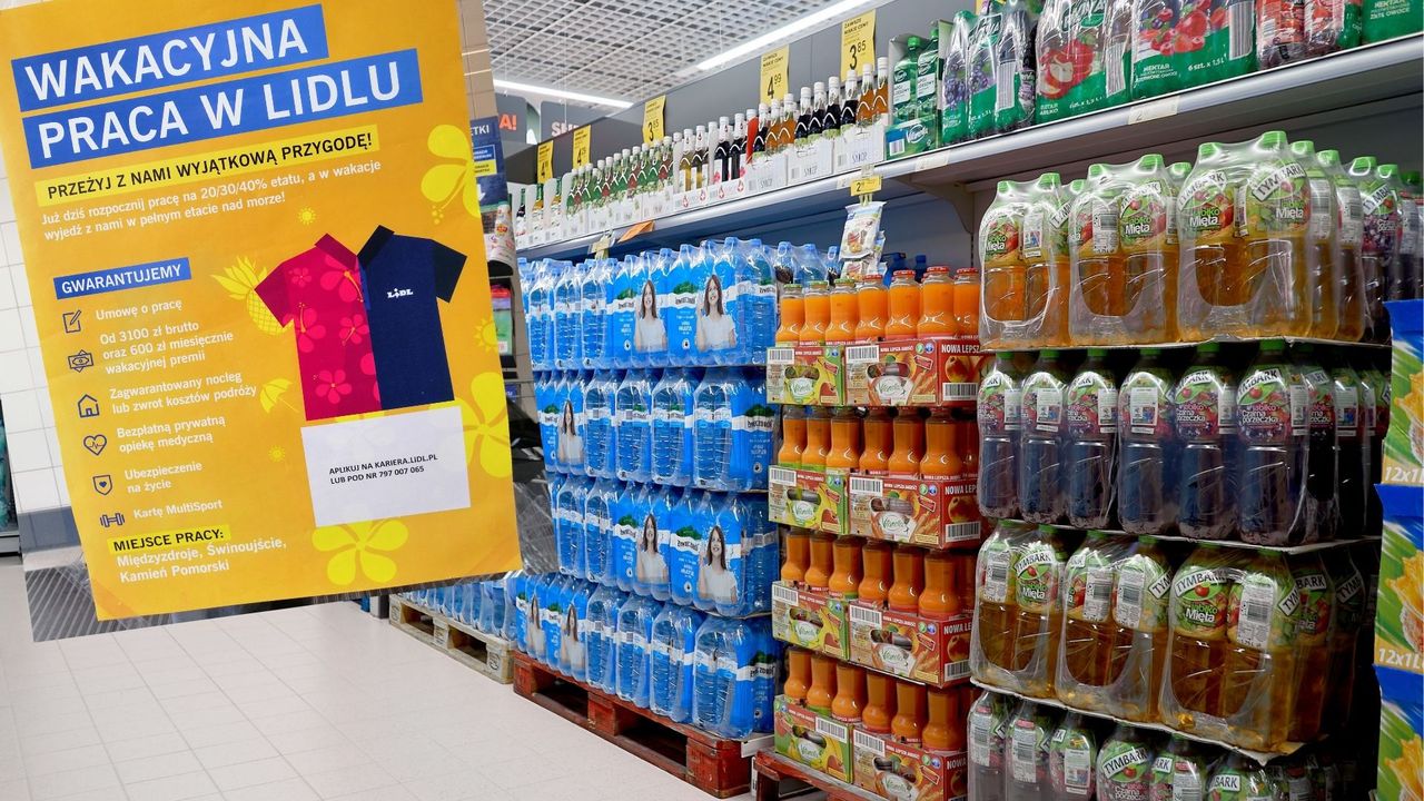 Wakacyjna praca w dyskoncie. "Zakwaterowanie 75 m od plaży"