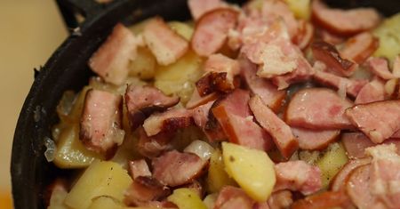 Prażonki porębskie lepsze od grilla. Sposób na udaną biesiadę pod chmurką