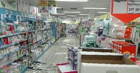 W Biedronce dosłownie odrywał się sufit. Tak wyglądał sklep po przejściu nawałnicy
