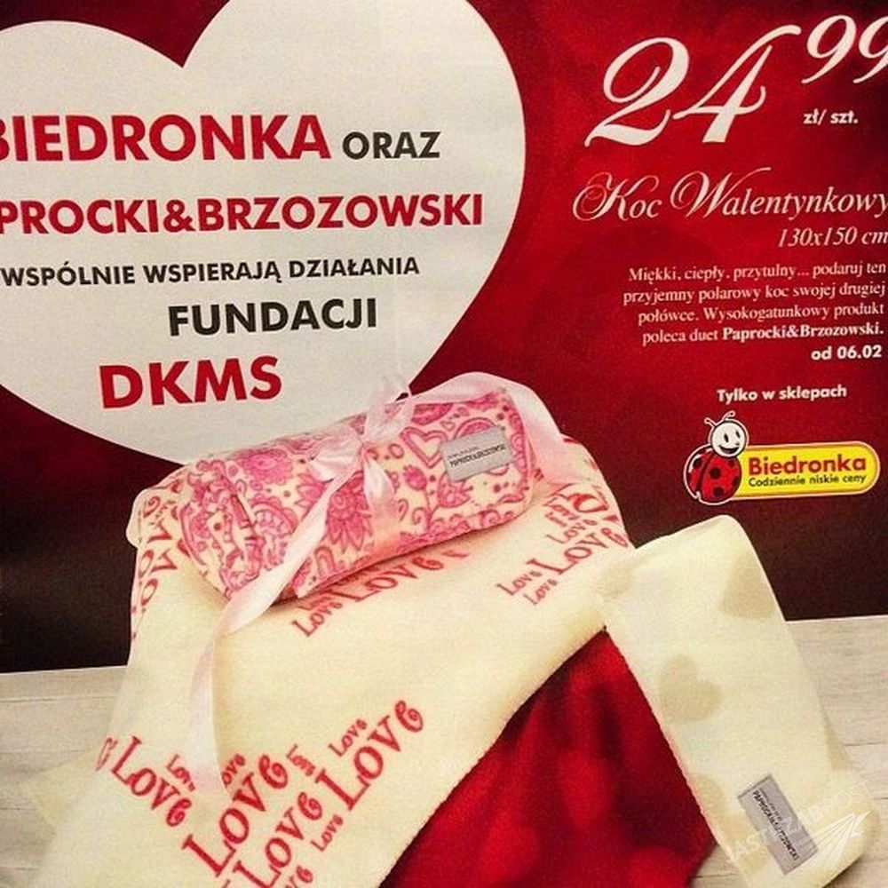 Paprocki&Brzozowski zaprojektowali koce walentynkowe dla Biedronki w 2014 roku
Fot. FB
