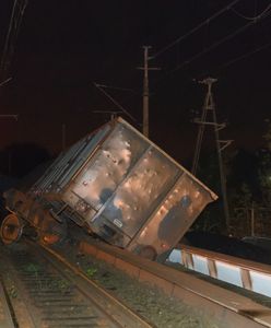 Ogromne opóźnienia po wykolejeniu pociągu we Wronkach. Pasażerowie uziemieni na dworcach