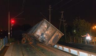Ogromne opóźnienia po wykolejeniu pociągu we Wronkach. Pasażerowie uziemieni na dworcach