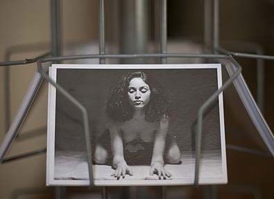 Zdjęcia nagiej Madonny wystawione w Londynie