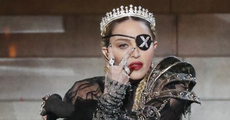 Madonna upadła na scenie. Schodziła z niej ze łzami w oczach