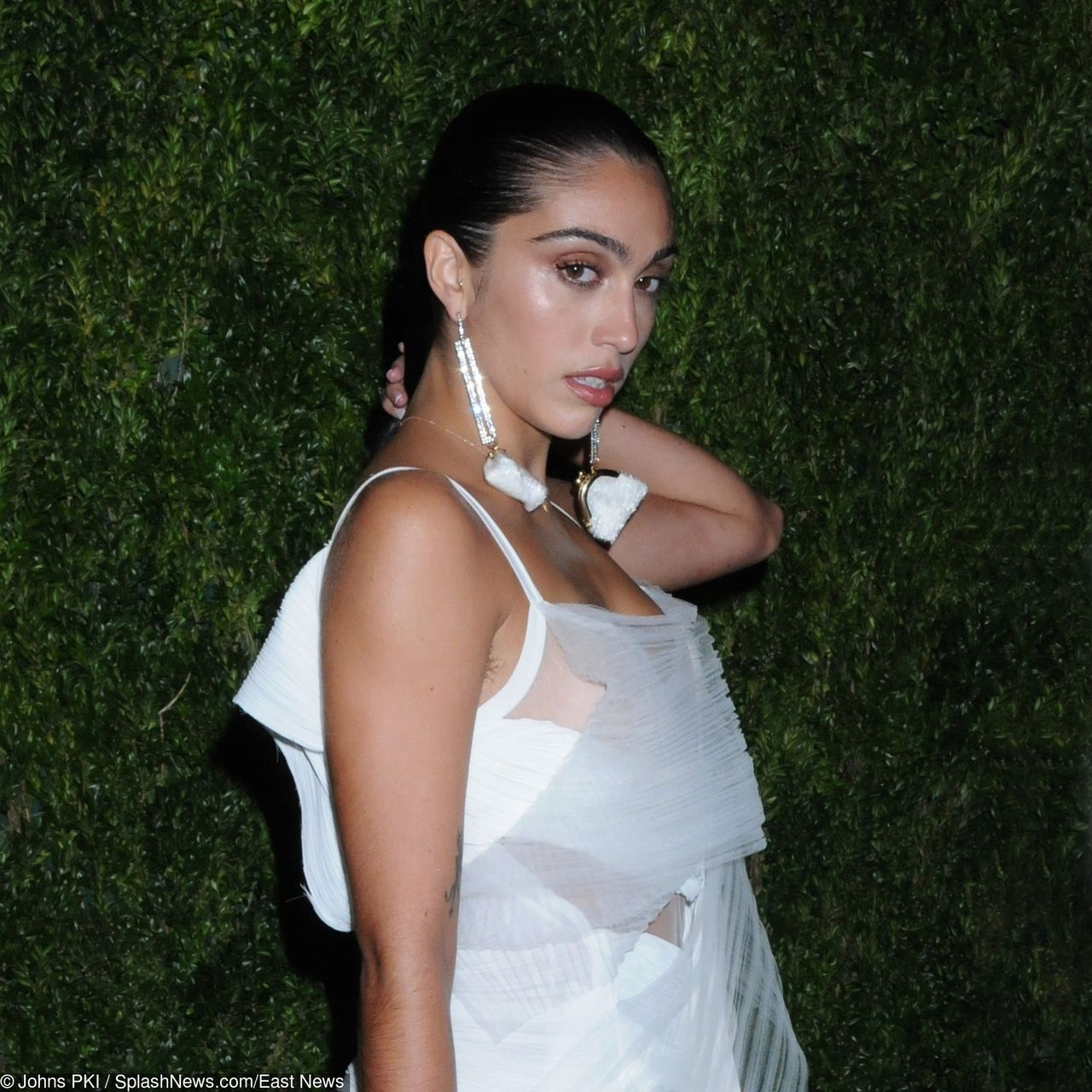 Córka Madonny, Lourdes Leon, pokazała biust na imprezie Vogue'a. Mama byłaby dumna