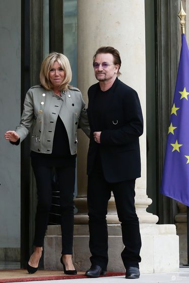 Stylizacja Brigitte Macron na spotkaniu z Bono