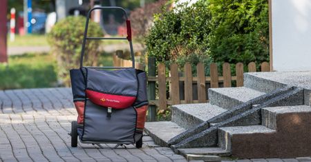 Pruszków. Napad na listonosza. Sprawcy ukradli prawie 40 tys. zł