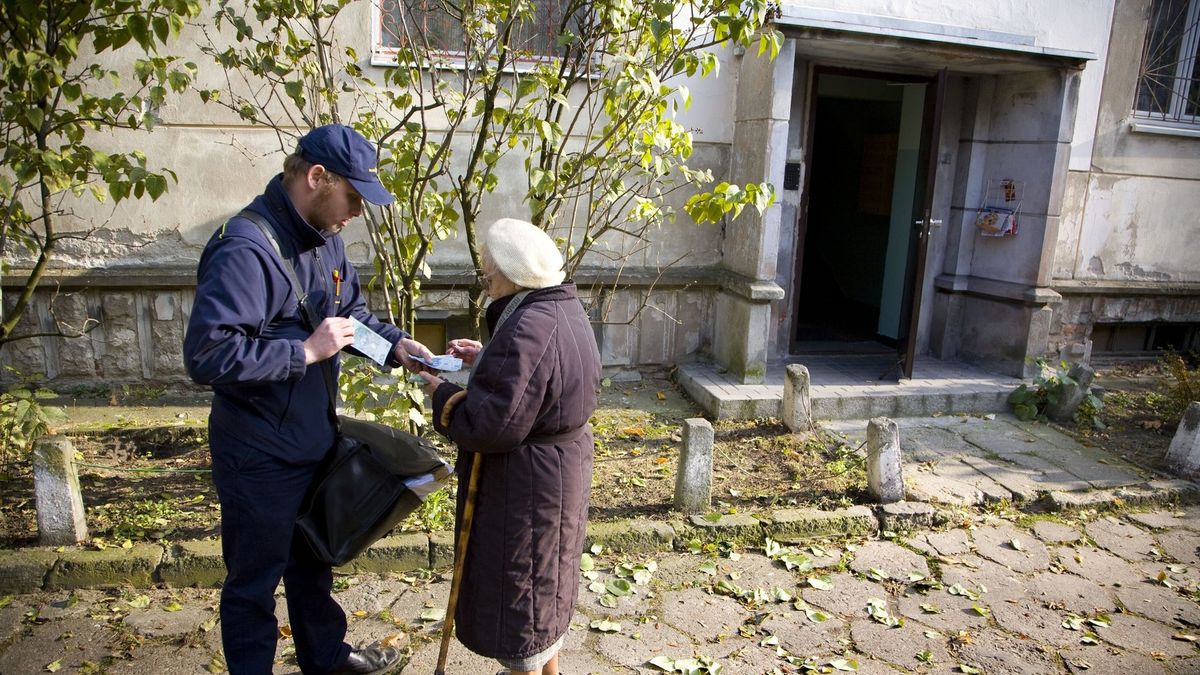 W marcu przyszłego roku emeryci, którzy dostają świadczenie w kwocie 900 zł, mogą liczyć na 36 zł więcej