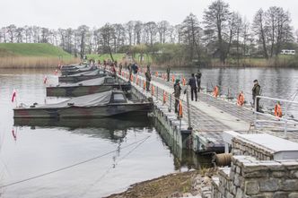 Most pontonowy na Wiśle. Doświadczony wojskowy: "W tym miejscu tego nie widzę"