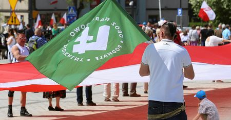 Niemiecka ZDF: rząd PiS odcina się co prawda od skrajnej prawicy, ale korzysta z jej ideologii