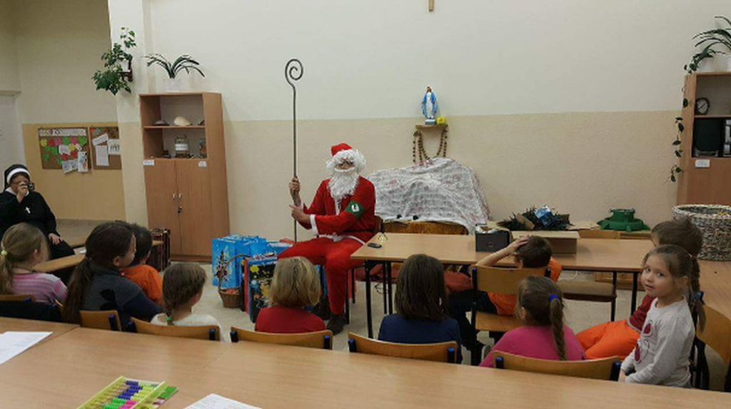 Mikołaj z ONR z wizytą u dzieci. Caritas przeprasza