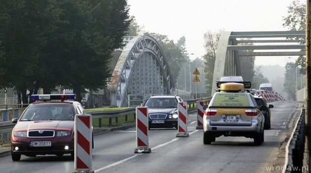 Wrocław: most Jagielloński nieczynny przez awarię wodociągu