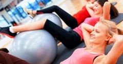 Fit ball, czyli trening z piłką. Dla kogo jest przeznaczony?